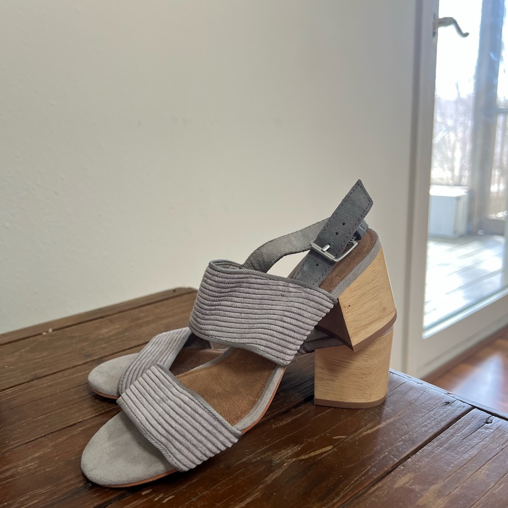 Toms Gray Textured Heels